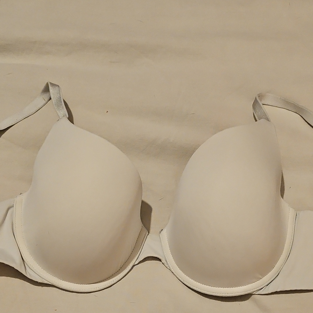 Victoria's Secret Cream Bra